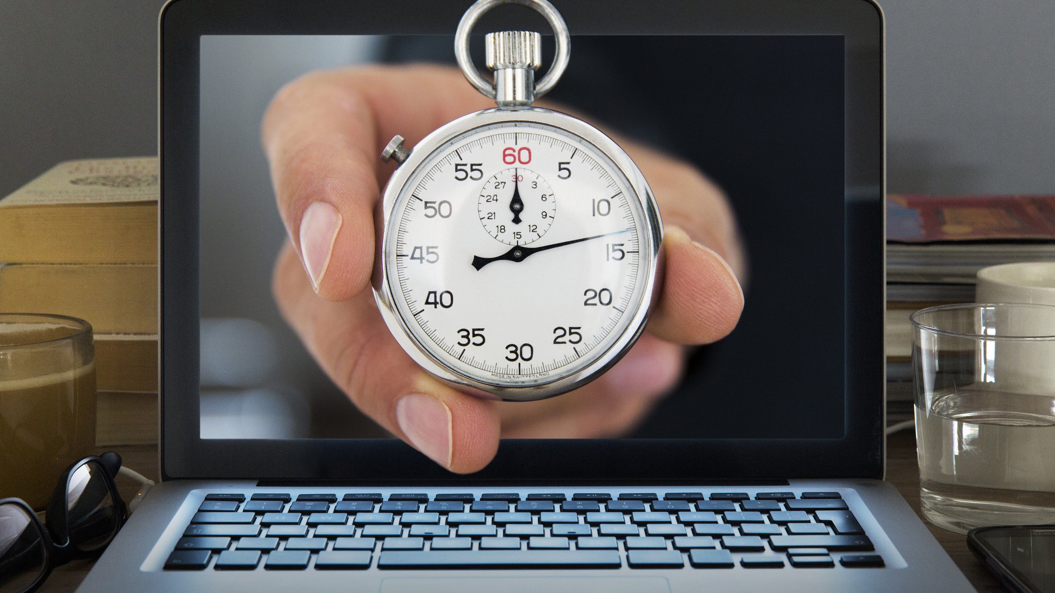 шесть утра на часах. I work 6 hours. I work 6 hours. пунктуальность. компьютерный секундомер.