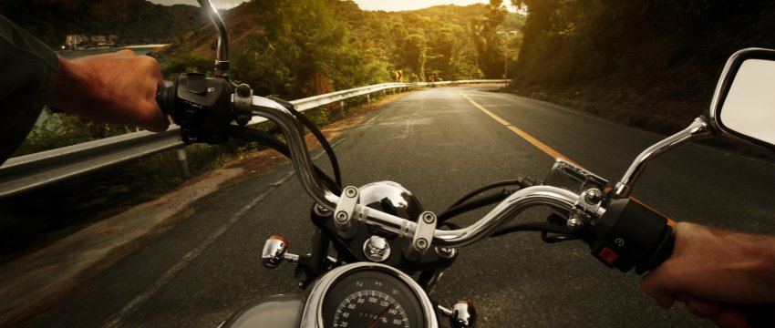 W oddali ryk silników motocyklowych