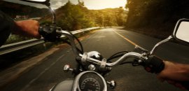W oddali ryk silników motocyklowych